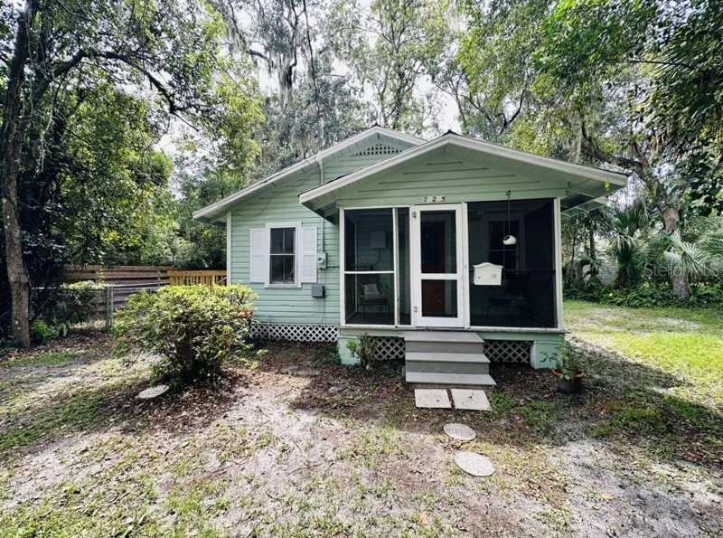 2 bedroom Single Family Residence at 725 NE 5th Avenue, Gainesville, Gainesville — photo 1
