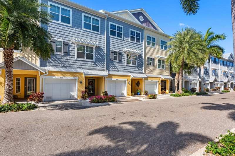 3 bedroom Townhouse at 6057 Moorings Drive, Cove At Loggerhead Marina, St Petersburg — photo 1