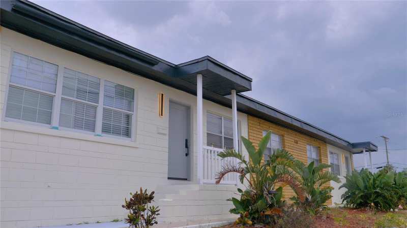3 bedroom Half Duplex at 137 N Hollywood Avenue, Memento, Daytona Beach — photo 1