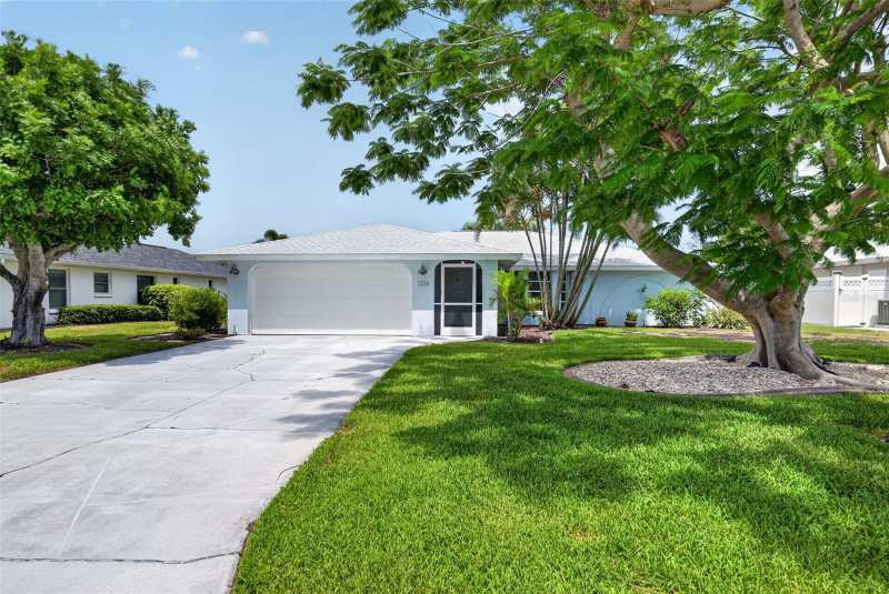2 bedroom Single Family Residence at 1226 Pine Needle Road, Pinebrook South, Venice — photo 1