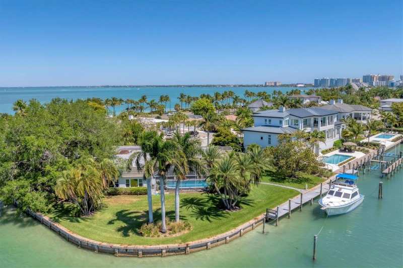 3 bedroom Single Family Residence at 102 Seagull Lane, Bird Key Sub, Sarasota — photo 1