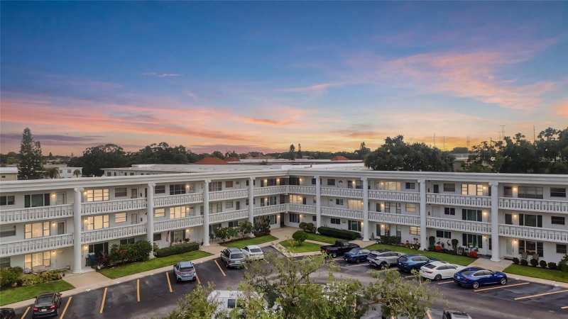 2 bedroom Condominium at 2454 Australia Way #32, On Top Of The World, Clearwater — photo 1