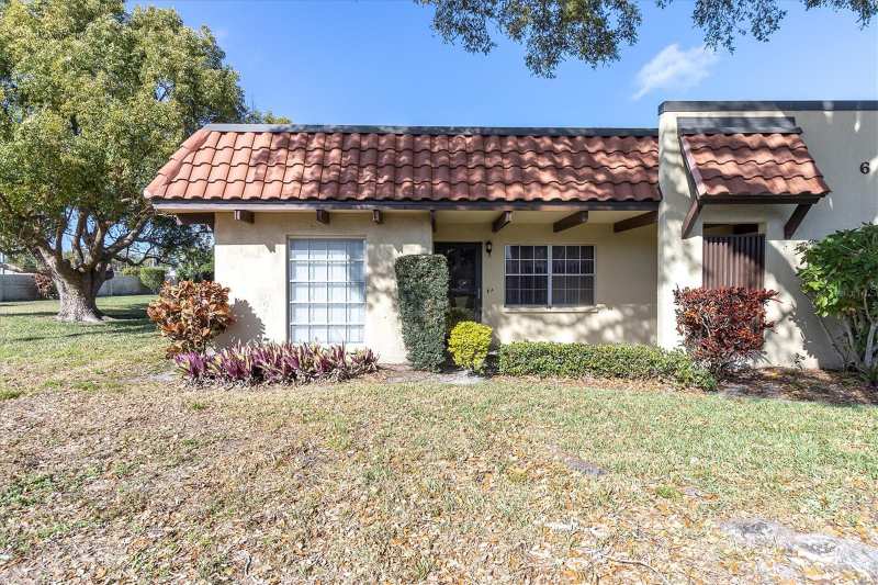 2 bedroom Condominium at 1701 Pinehurst Road #6A, Pinehurst Village, Dunedin — photo 1