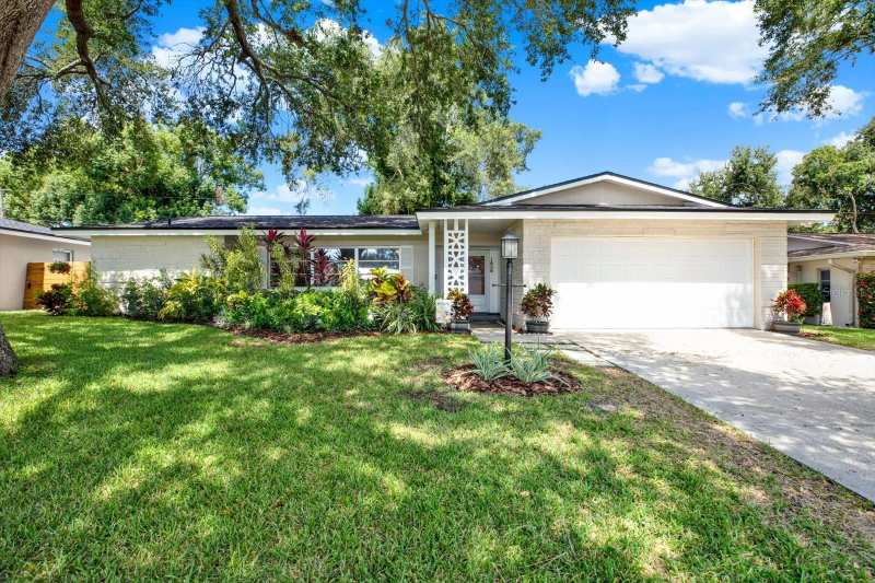 4 bedroom Single Family Residence at 1820 Northwood Drive, Southwood, Clearwater — photo 1