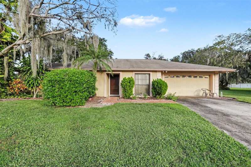 4 bedroom Single Family Residence at 602 Speck Court, Country Lakes, Tampa — photo 1