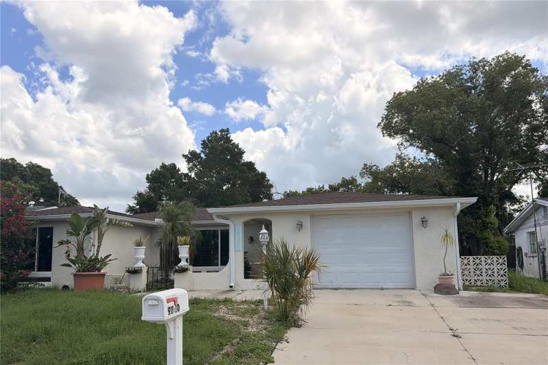 2 bedroom Single Family Residence at 9830 Mark Twain Lane, Regency Park, Port Richey — photo 1
