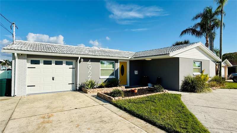 3 bedroom Single Family Residence at 4926 Blue Heron Drive, Flor A Mar, New Port Richey — photo 1