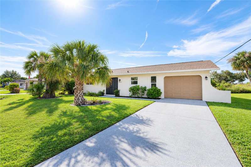 2 bedroom Single Family Residence at 18565 Robinson Avenue, Port Charlotte Sec 037, Port Charlotte — photo 1