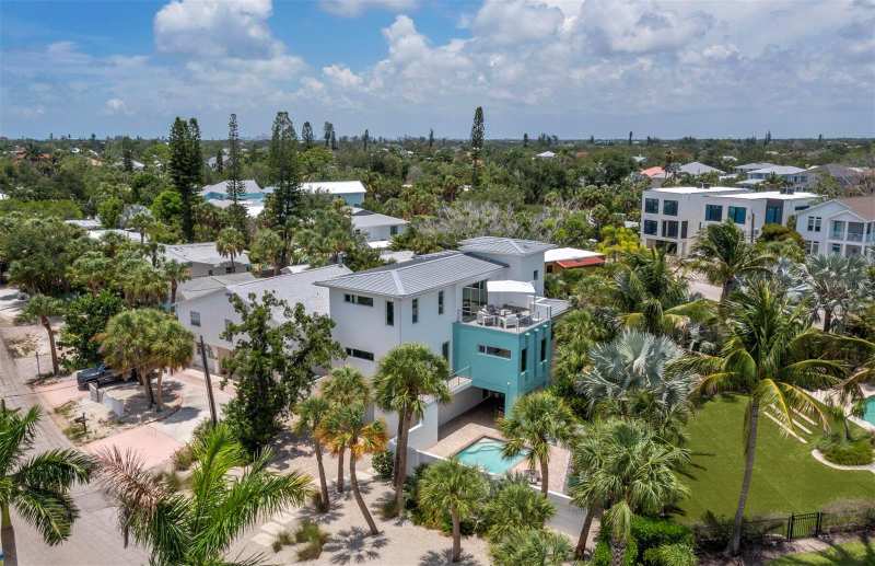 3 bedroom Single Family Residence at 471 Island Circle, Sarasota Beach, Sarasota — photo 1