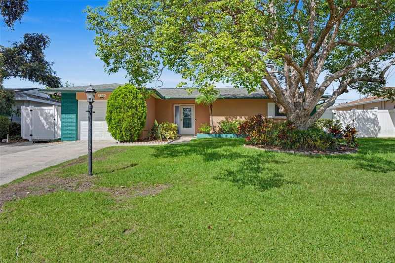 3 bedroom Single Family Residence at 2061 Fair Oak Drive, Greenbriar, Clearwater — photo 1