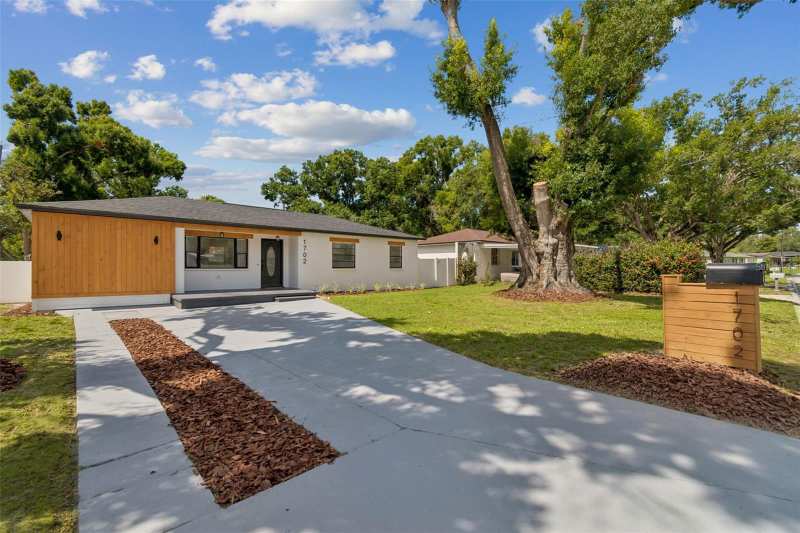 4 bedroom Single Family Residence at 1702 W Johnston Avenue, Ayalas Add To Wellswood, Tampa — photo 1