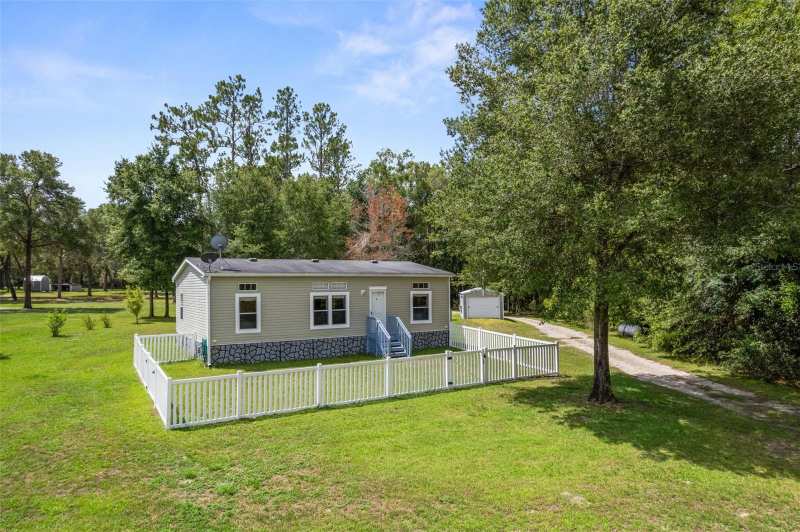 3 bedroom Manufactured Home at 18303 SW 27th Street, Lake Tropicana Ranchettes, Dunnellon — photo 1