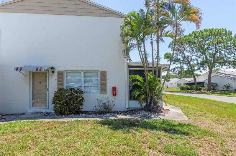 2 bedroom Townhouse at 3281 38th Way #C, West Shore Village Two, St Petersburg — photo 1