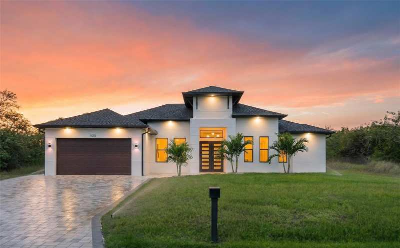 3 bedroom Single Family Residence at 1015 Hoffer Street, Port Charlotte Sec 049, Port Charlotte — photo 1