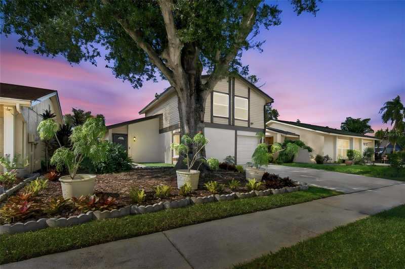 4 bedroom Single Family Residence at 4830 Grove Point Drive, Grove Point Village Unit 2, Tampa — photo 1