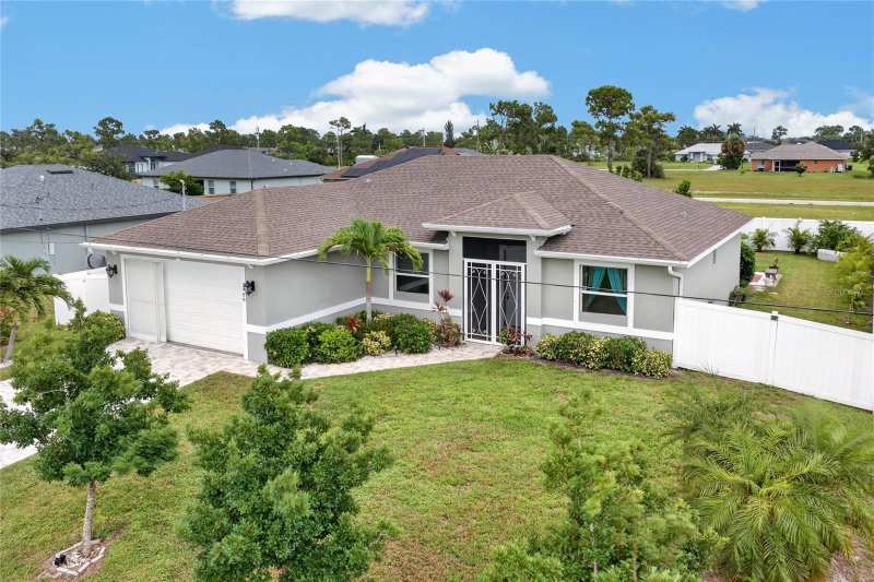 3 bedroom Single Family Residence at 2909 NW 24th Avenue, Cape Coral, Cape Coral — photo 1