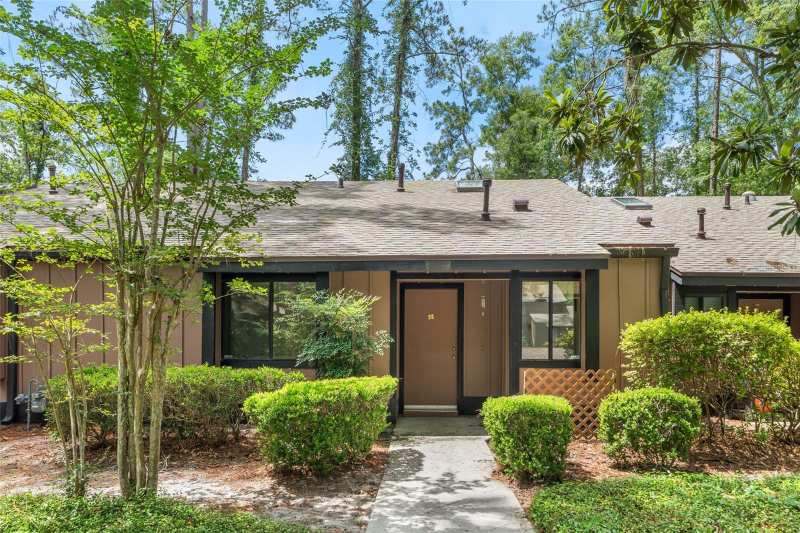 2 bedroom Townhouse at 2355 NW 45th Lane, Town Homes At The Lakes, Gainesville — photo 1