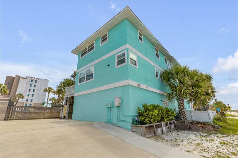 3 bedroom Half Duplex at 2707 S Atlantic Avenue, New Smyrna Beach, New Smyrna Beach — photo 1