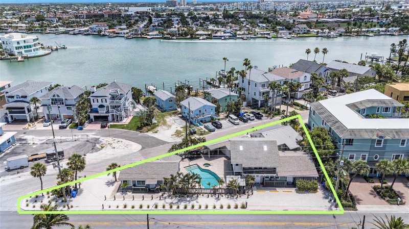 9 bedroom Single Family Residence at 8425 W Gulf Boulevard, Del Mar At Sunset Beach, Treasure Island — photo 1