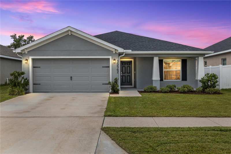 4 bedroom Single Family Residence at 35542 Bellington Boulevard, Chapel Crk Vlgs 7 & 8 Ph 1-3, Zephyrhills — photo 1