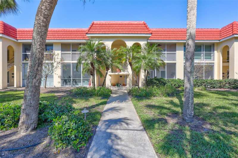 2 bedroom Condominium at 137 Avenida Messina #3, Villa Navarra, Sarasota — photo 1