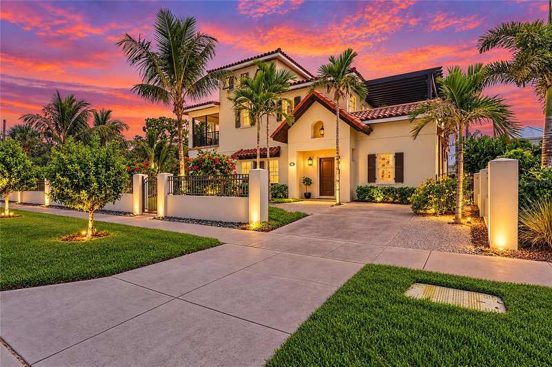5 bedroom Single Family Residence at 301 Ponce De Leon Avenue, Venezia Park Sec Of Venice, Venice — photo 1