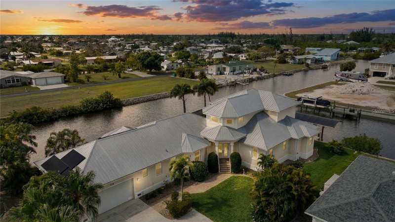 4 bedroom Single Family Residence at 534 Canal Way, Rio Villa 1st Add, Punta Gorda — photo 1