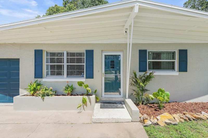 3 bedroom Single Family Residence at 330 Slayton Avenue, Sherwood Forest, South Daytona — photo 1