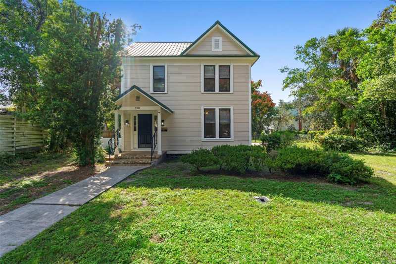 3 bedroom Single Family Residence at 210 W University Avenue, University Place Deland, Deland — photo 1