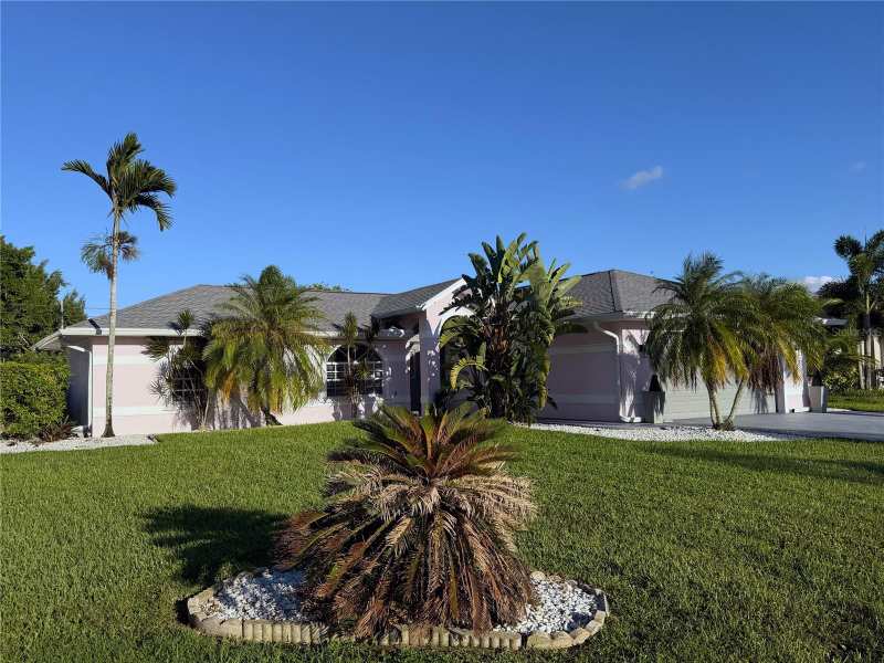 3 bedroom Single Family Residence at 1943 SE 8th Place, Cape Coral, Cape Coral — photo 1