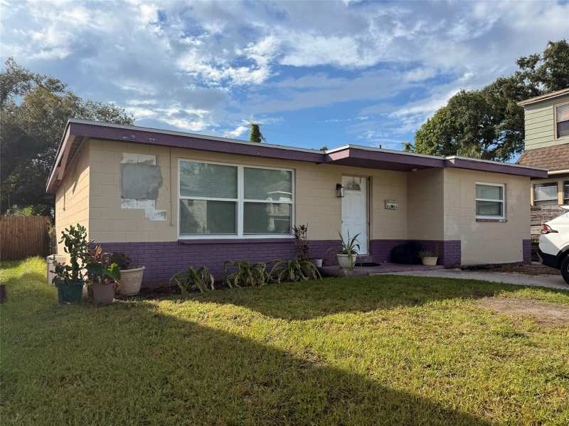 4 bedroom Single Family Residence at 2301 Trelain Drive, Trelain Add, St Petersburg — photo 1