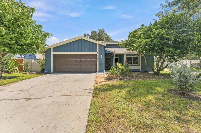 4 bedroom Single Family Residence at 15801 Country Lake Drive, Country Place Unit IV A, Tampa — photo 1