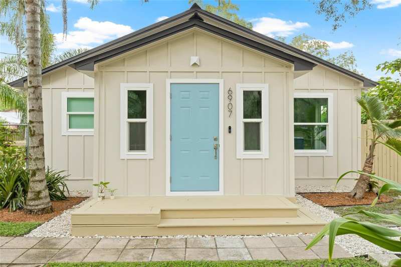 2 bedroom Single Family Residence at 6907 20th Street, 46O | Kies Subdivision, Tampa — photo 1