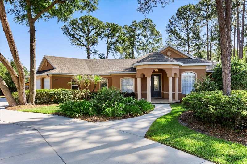 4 bedroom Single Family Residence at 1064 Ceasars Court, Mount Dora Loch Leven Ph 02, Mount Dora — photo 1