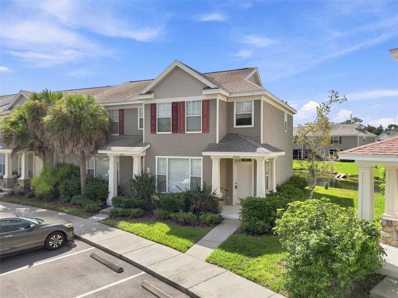 2 bedroom Townhouse at 12225 Country White Circle, Country Chase, Tampa — photo 1