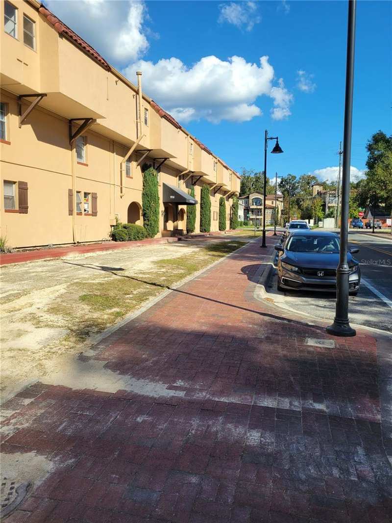 4 bedroom Condominium at 914 SW 8th Avenue #26, Lamancha, Gainesville — photo 1