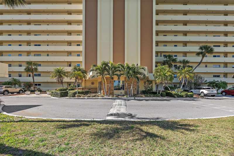 1 bedroom Condominium at 4725 Cove Circle #704, Columbia Towers Condo, St Petersburg — photo 1