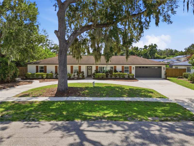 4 bedroom Single Family Residence at 706 S Oakwood Avenue, Childers Sub Un 1, Brandon — photo 1