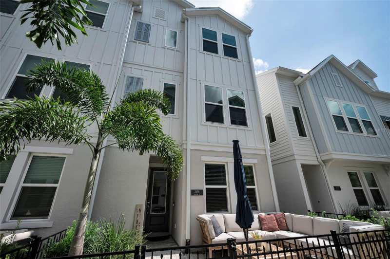 3 bedroom Townhouse at 2458 Mangum Court, Payne Park Village Ph II, Sarasota — photo 1