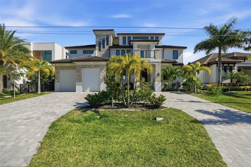 7 bedroom Single Family Residence at 5735 Riverside Drive, Cape Coral, Cape Coral — photo 1
