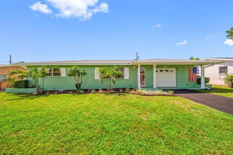 2 bedroom Single Family Residence at 11450 80th Avenue, Ridgewood Groves, Seminole — photo 1