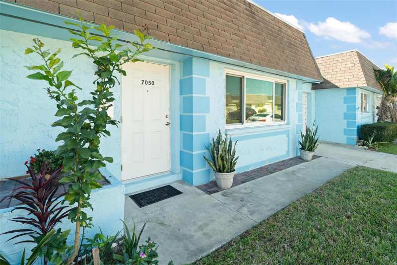 1 bedroom Villa at 7050 Versailles, Vendome Village, Pinellas Park — photo 1