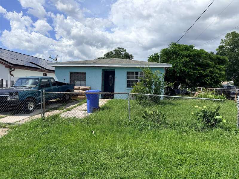 3 bedroom Single Family Residence at 3915 W Broad Street, Hibiscus Gardens, Tampa — photo 1