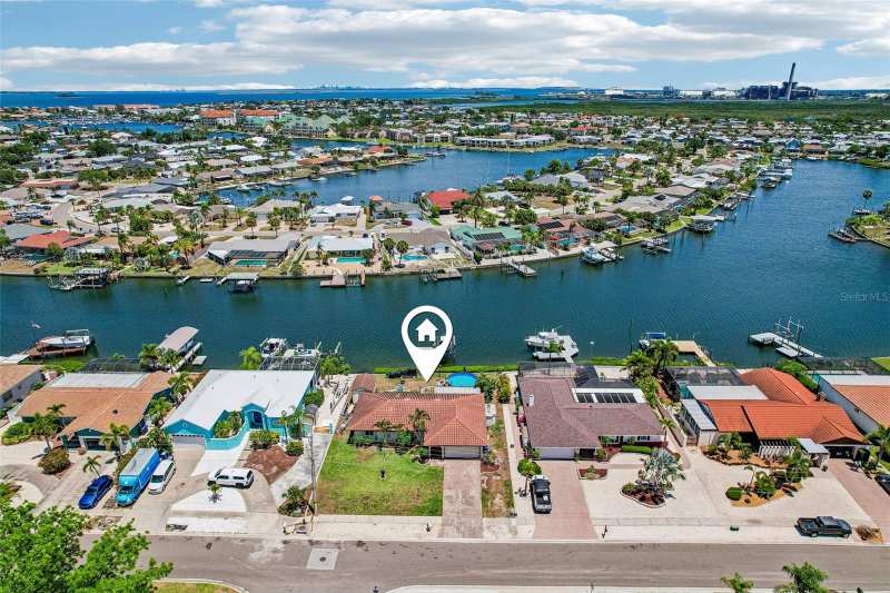 3 bedroom Single Family Residence at 801 Flamingo Drive, A Resub Of A Por Of Apollo, Apollo Beach — photo 1