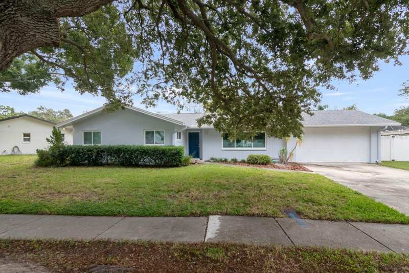 5 bedroom Single Family Residence at 1113 Glenmoor Court, Meadows The 1st Add, Clearwater — photo 1