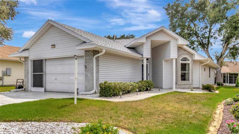 3 bedroom Single Family Residence at 21707 Queen Mary Court, Royal Highlands Ph I Sub, Leesburg — photo 1