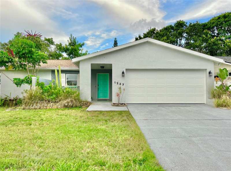 3 bedroom Single Family Residence at 1237 Lotus Path, Village The, Clearwater — photo 1