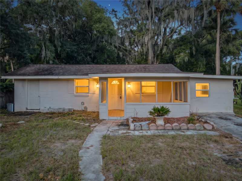 2 bedroom Single Family Residence at 318 S Massachusetts Avenue, Euclid Heights, Deland — photo 1