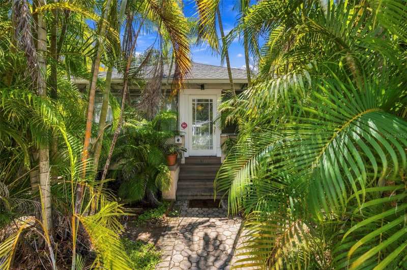 3 bedroom Single Family Residence at 406 10th Avenue, Bay Front Sub, St Petersburg — photo 1