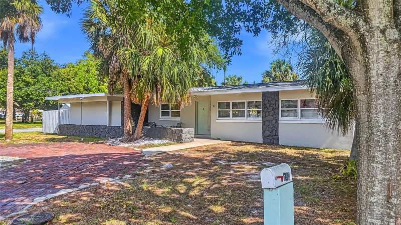 3 bedroom Single Family Residence at 6400 Pelican Drive, Pelican Creek Sub, St Petersburg — photo 1